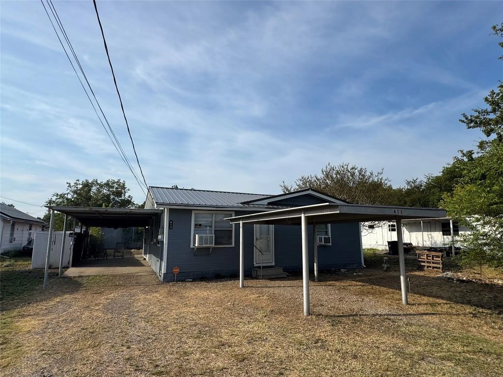 413 E Locust Street, Whitewright