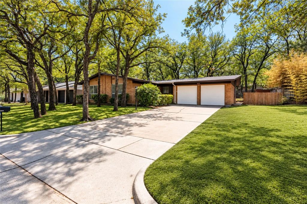 1237 King Drive, Bedford