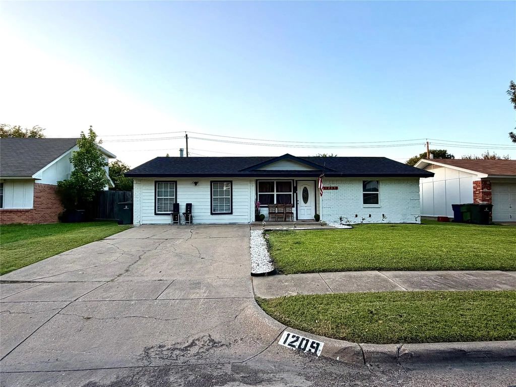 1209 Rosewood Hills Drive, Garland