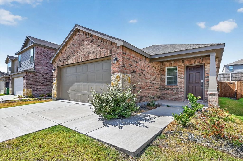 1005 Clear Dusk Lane, Forney