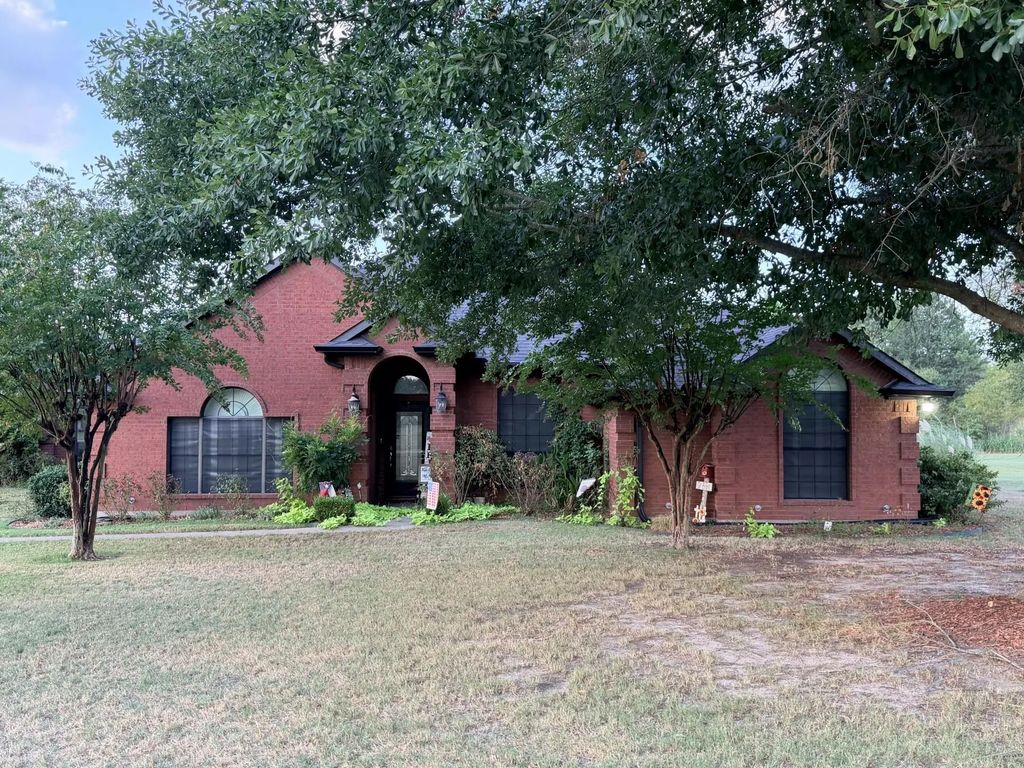 313 An County Road 2145, Palestine