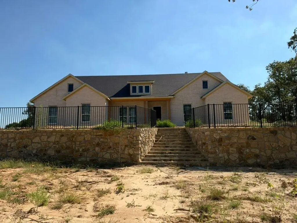 121 Oak Grove Way, Springtown