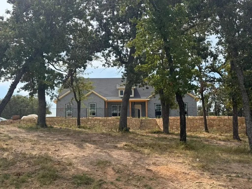 121 Oak Grove Way, Springtown