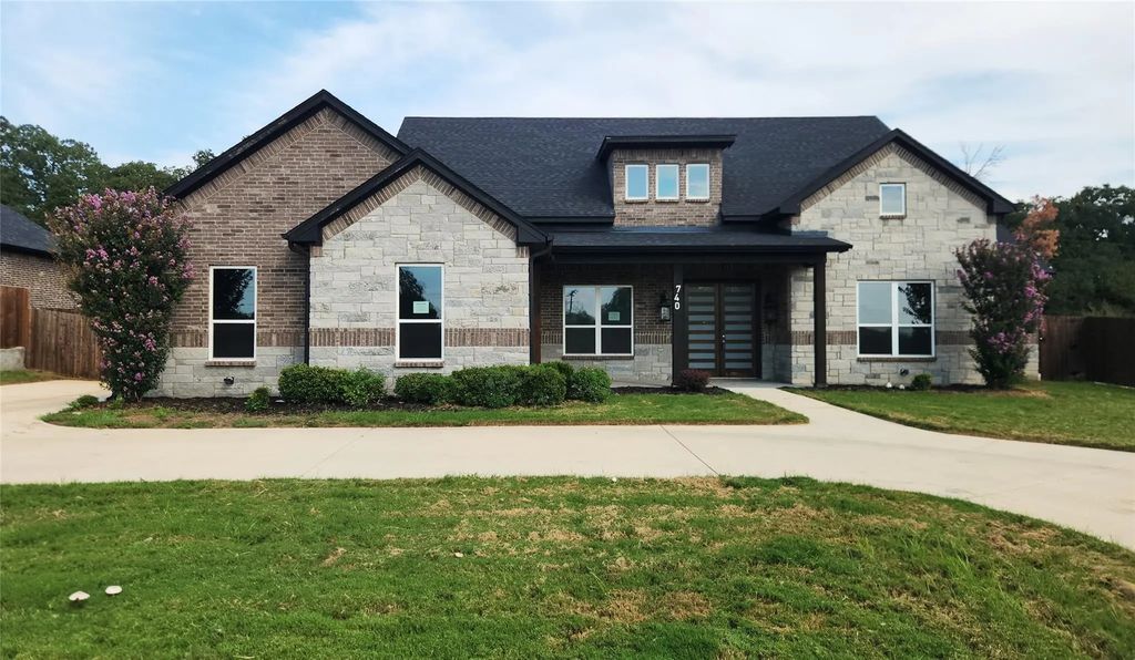 740 Arledge Street, Azle
