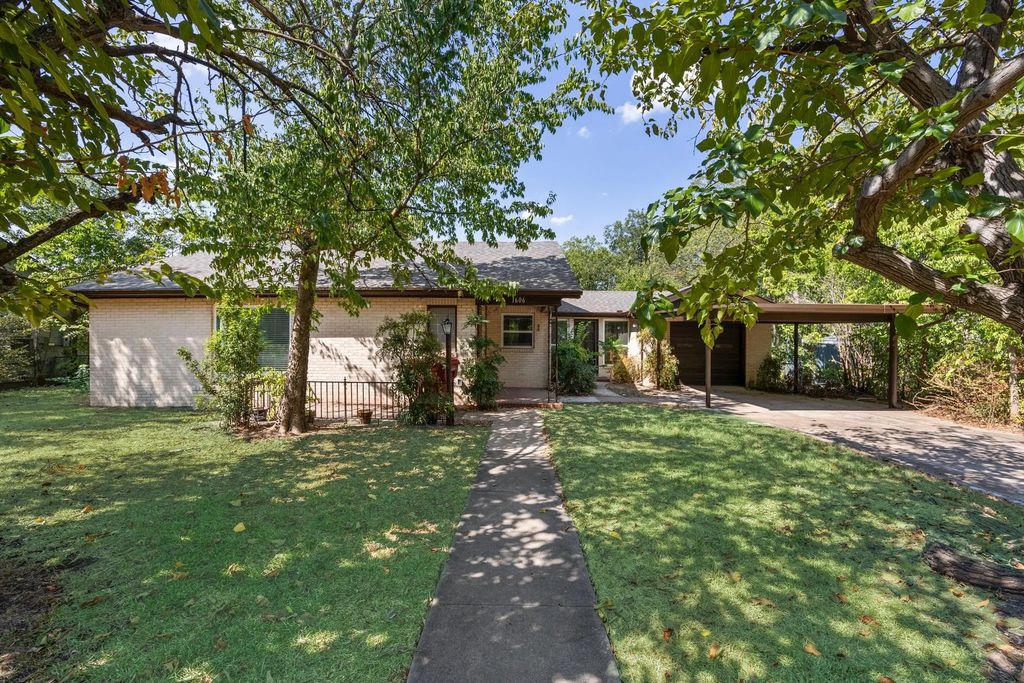 1606 N Woods Street, Sherman