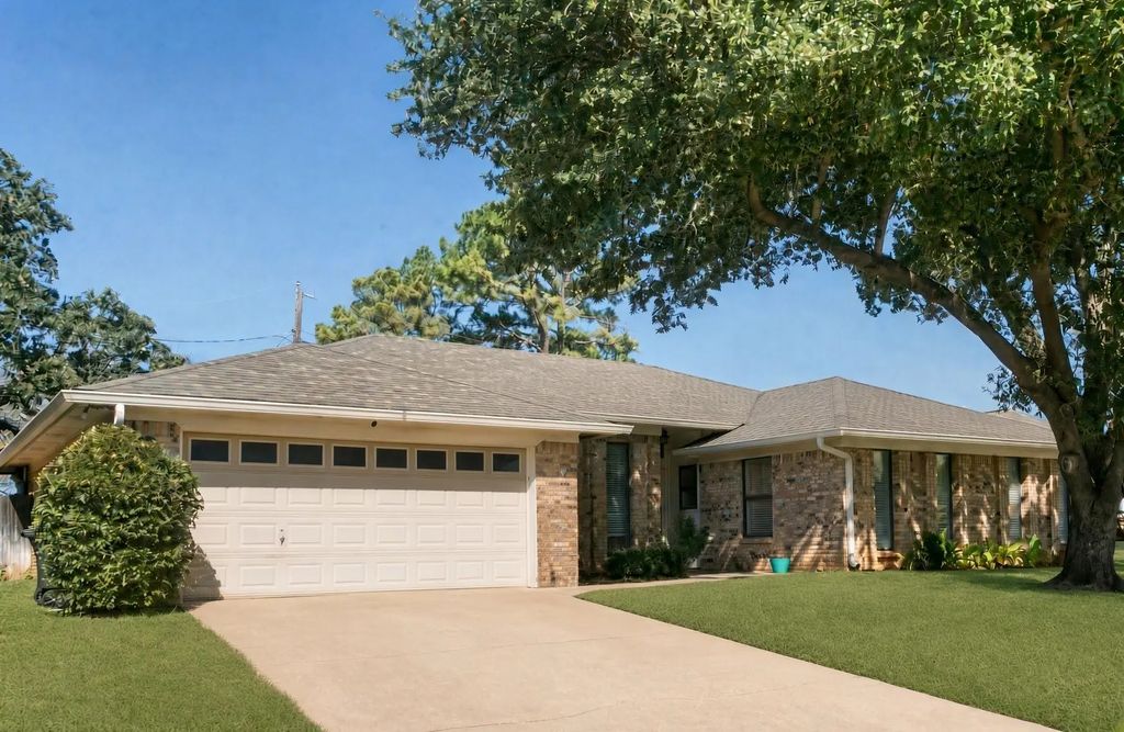 2077 Parkridge Drive, Hurst