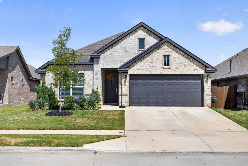 4404 Mill Falls Drive, Fort Worth