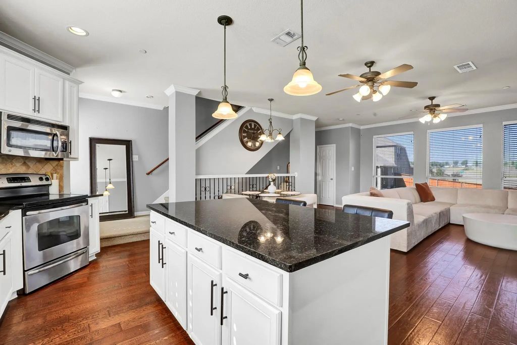 2700 Club Ridge Drive 8, Lewisville