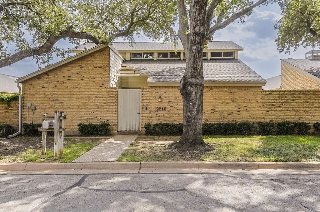 2210 Winter Sunday Way, Arlington