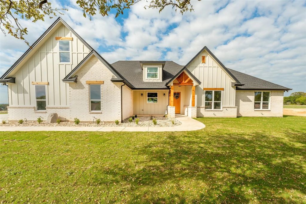 161 Helton Drive, Granbury