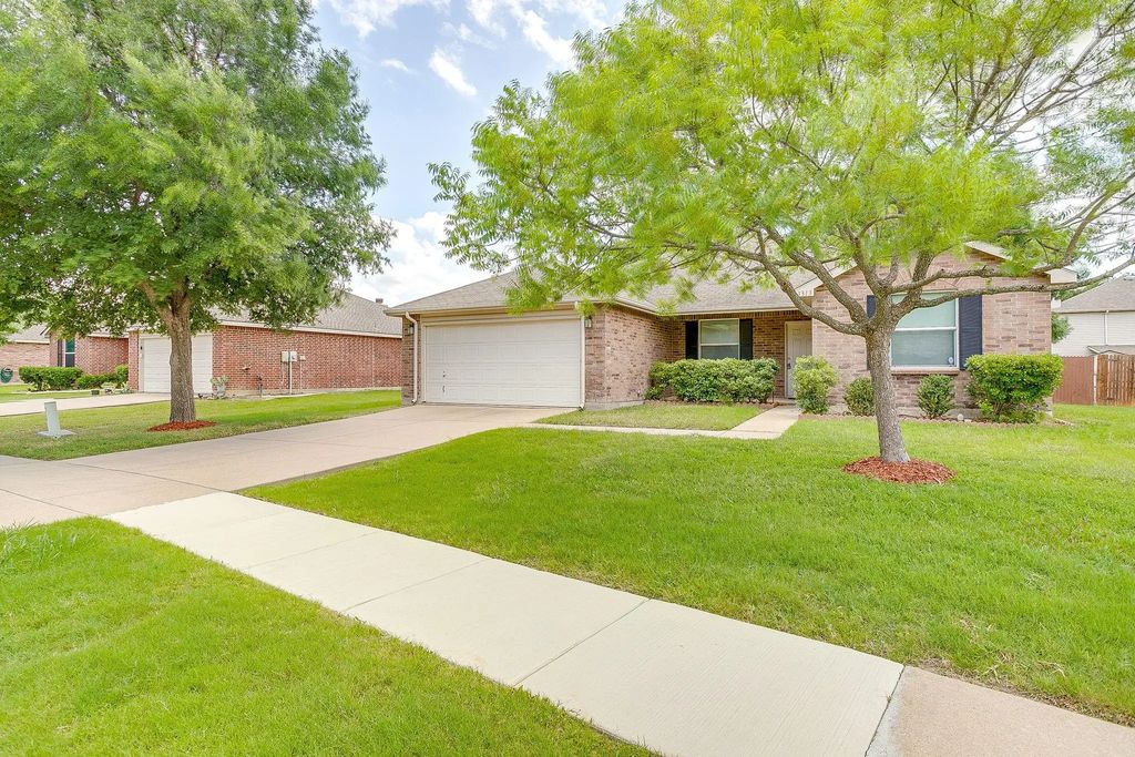1313 Lauren Drive, Burleson