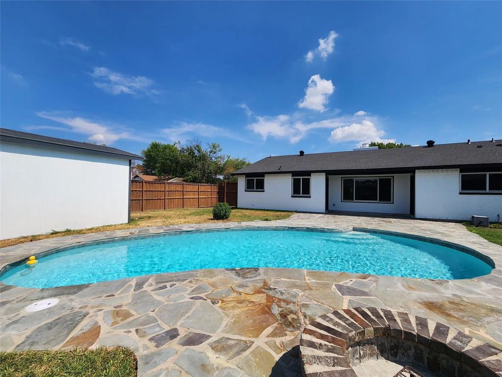 5300 Queenlily Court, Arlington