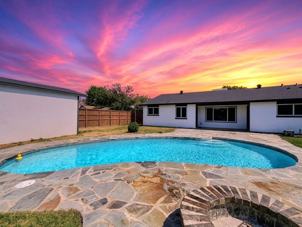 5300 Queenlily Court, Arlington