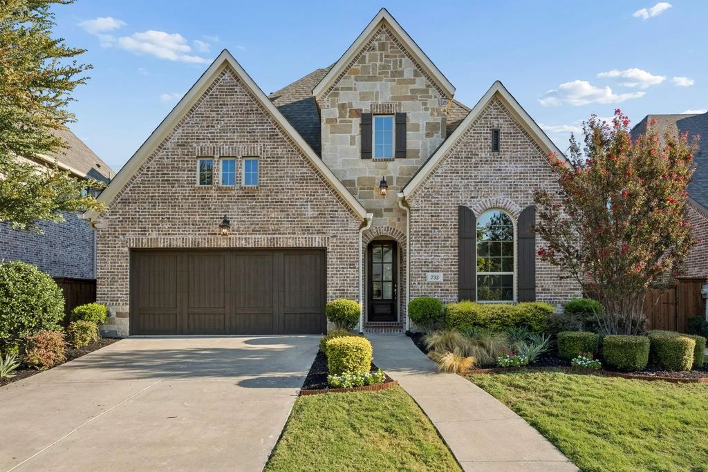 732 Thoroughbred Avenue, Frisco