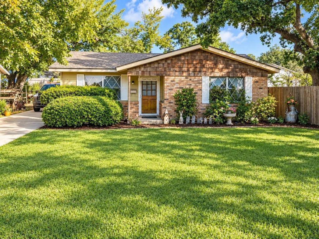 120 & 118 Woodland Avenue, Corsicana