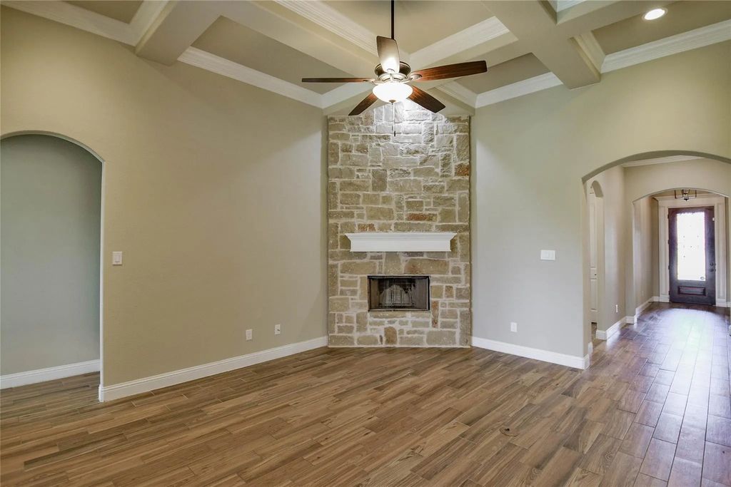 3100 White Horse Court, Granbury