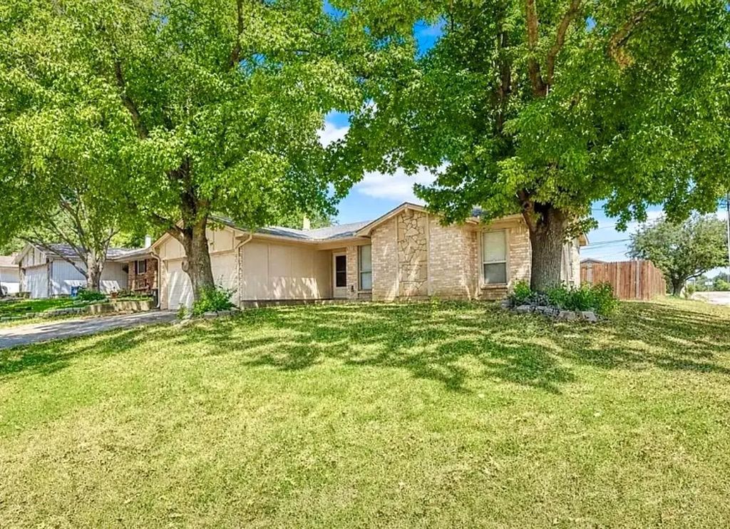 915 Lemontree Drive, Arlington