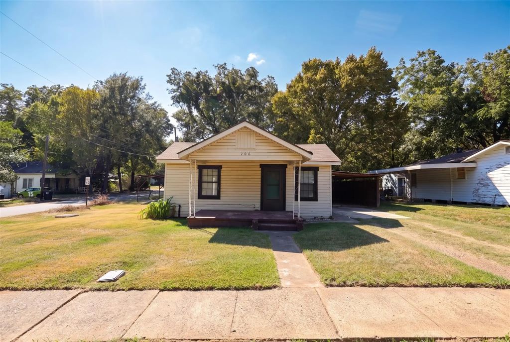 206 Latimer Street, Mooringsport