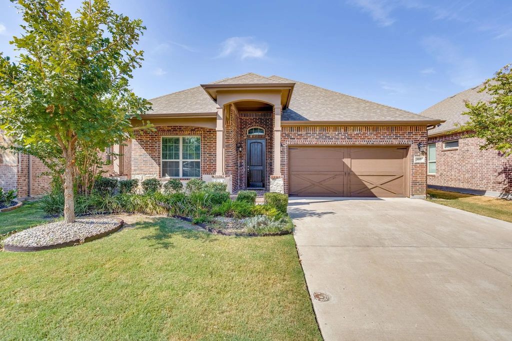 105 Mineral Point Drive, Aledo
