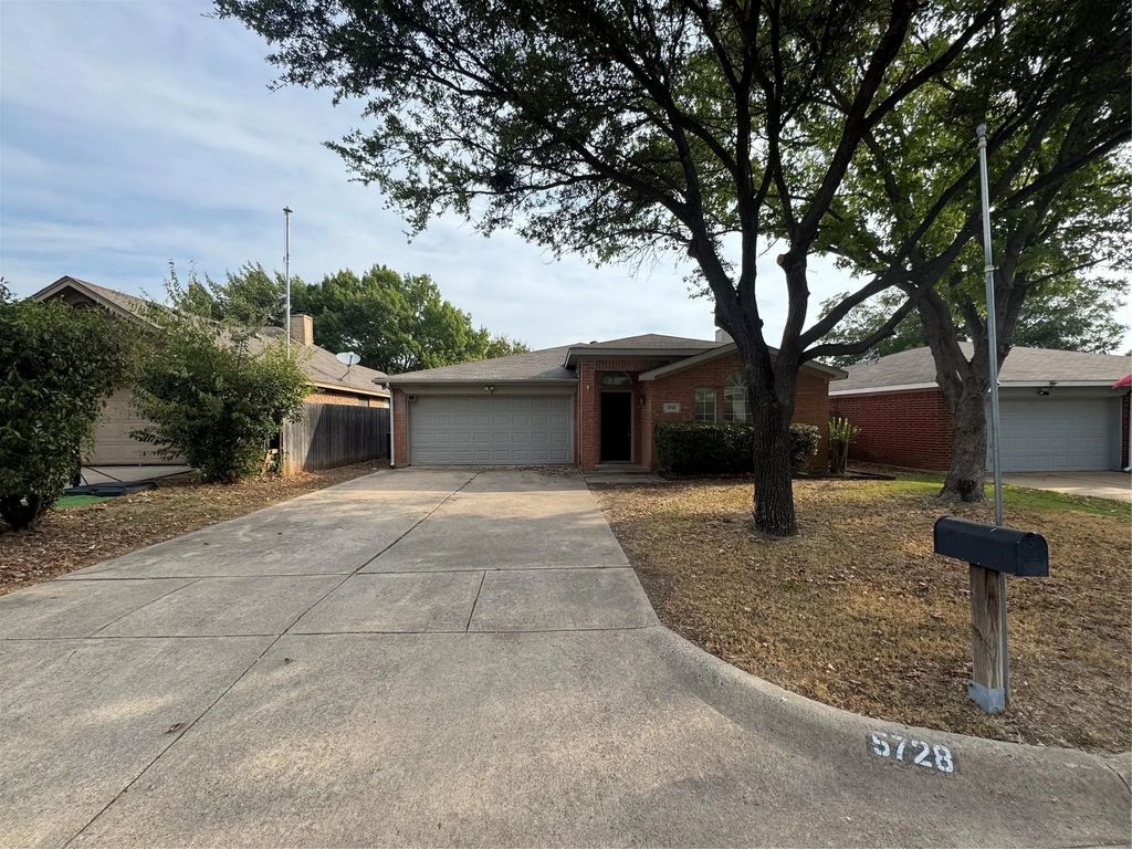 5728 Northfield Drive, Fort Worth
