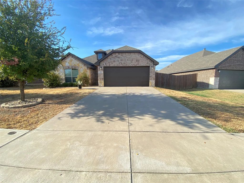 228 Buckskin Drive, Waxahachie