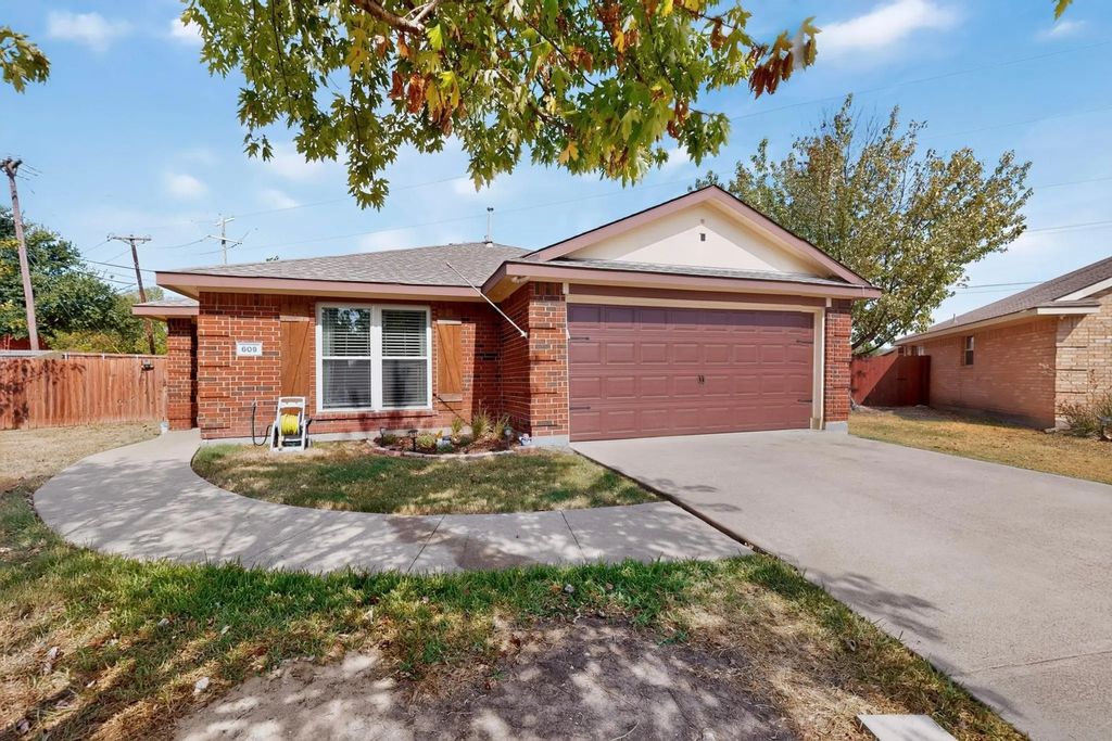609 Haymeadow Drive, Wylie