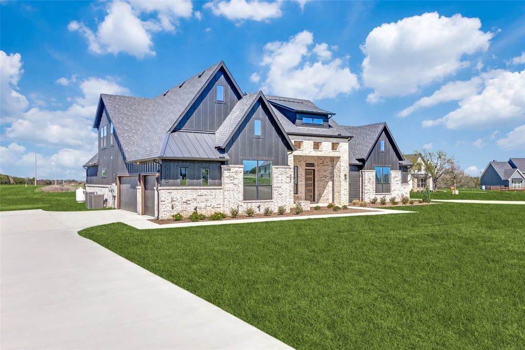 555 Aermotor Loop, Weatherford