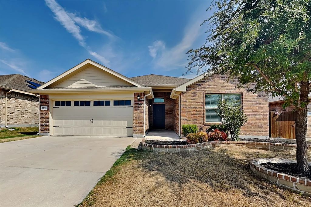 9316 Castorian Drive, Fort Worth