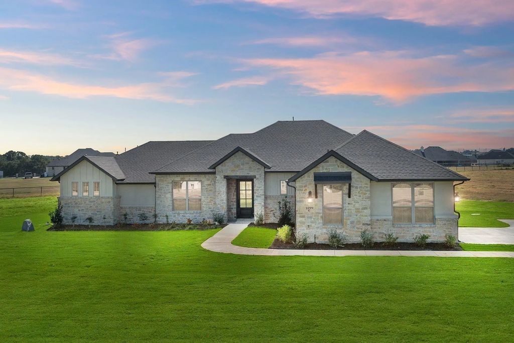 1099 Paradise Parkway, Poolville