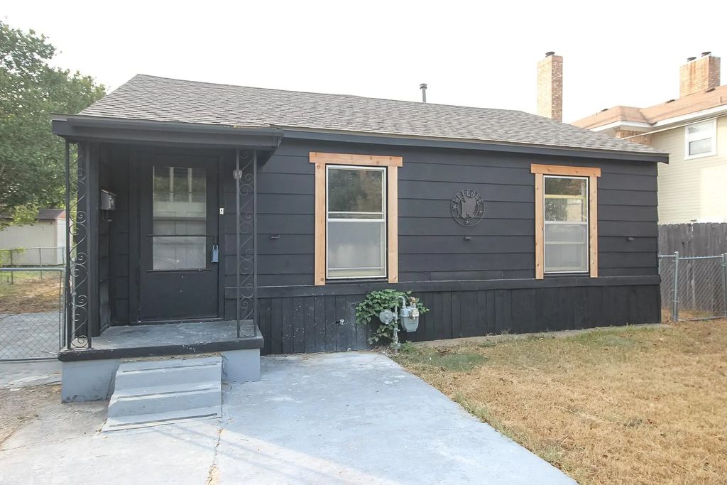 3720 Live Oak, Waco