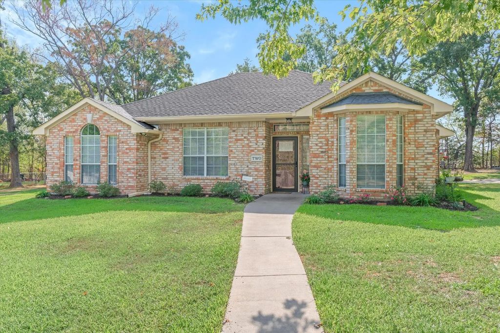 2 Bentwood Circle, Canton