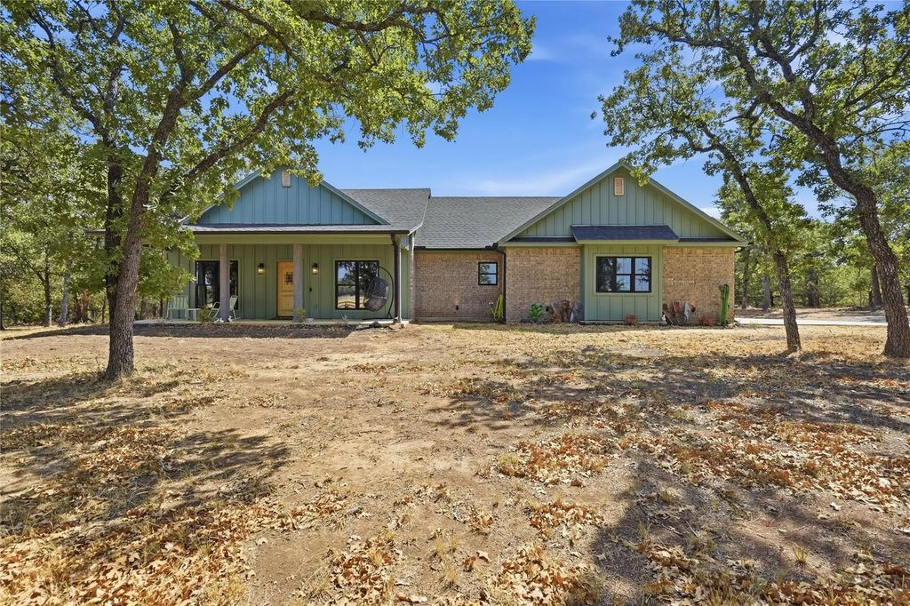 230 Silver Lakes Drive, Sunset