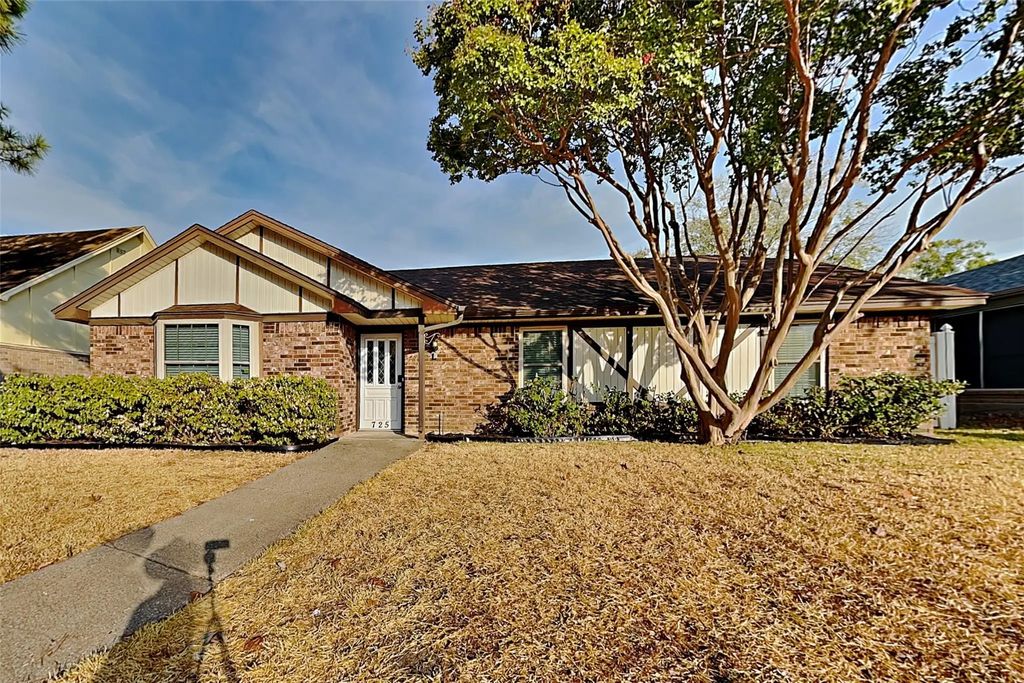 725 Maple Glen Drive, Garland