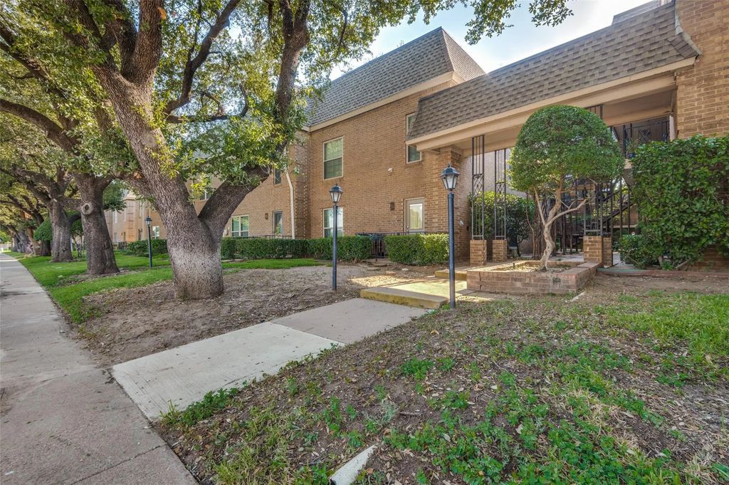 4430 Harlanwood Drive N 209, Fort Worth