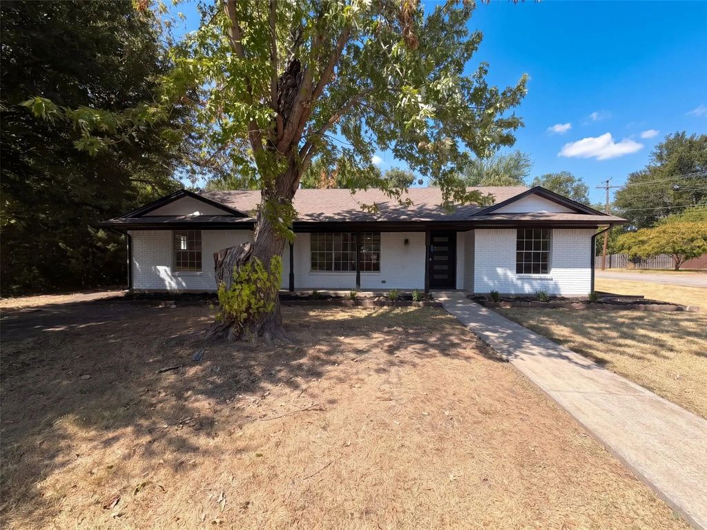 1329 Wellington Drive, Denton