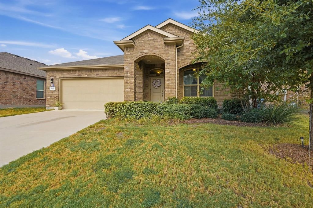 9024 Pearfield Road, Fort Worth