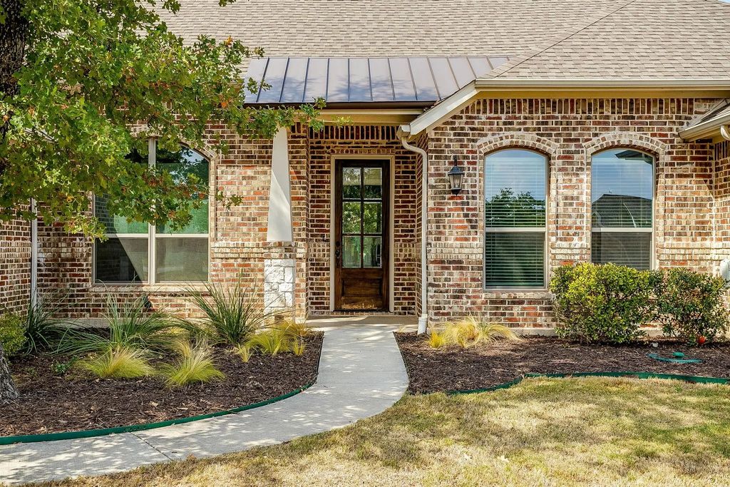 102 Eagle Drive, Lipan