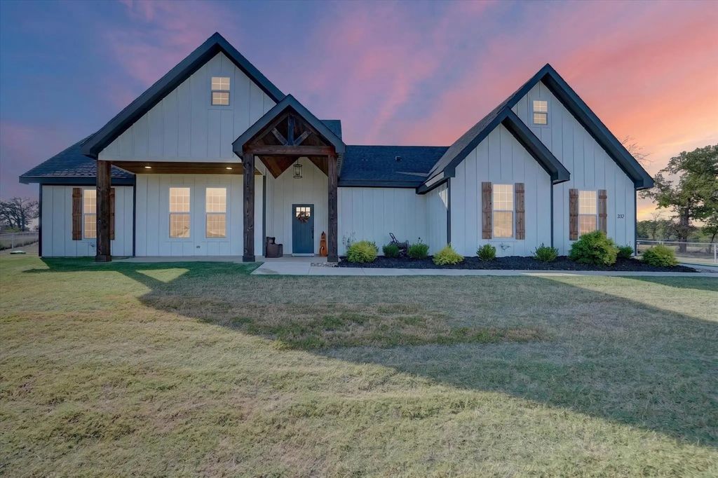 332 Jonny Boy Way, Springtown