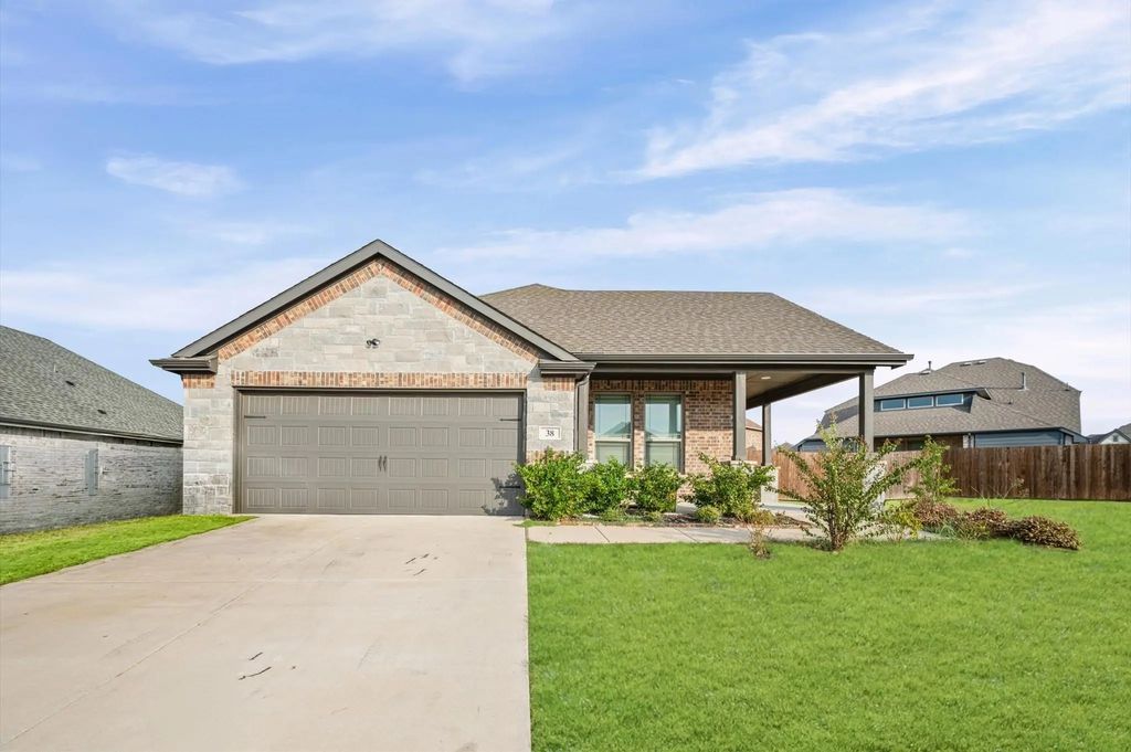 38 Mockingbird Lane, Sanger