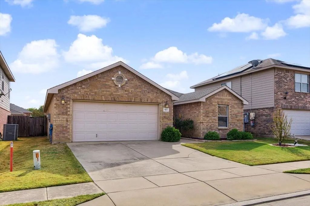 821 Green Heath Avenue, Fort Worth