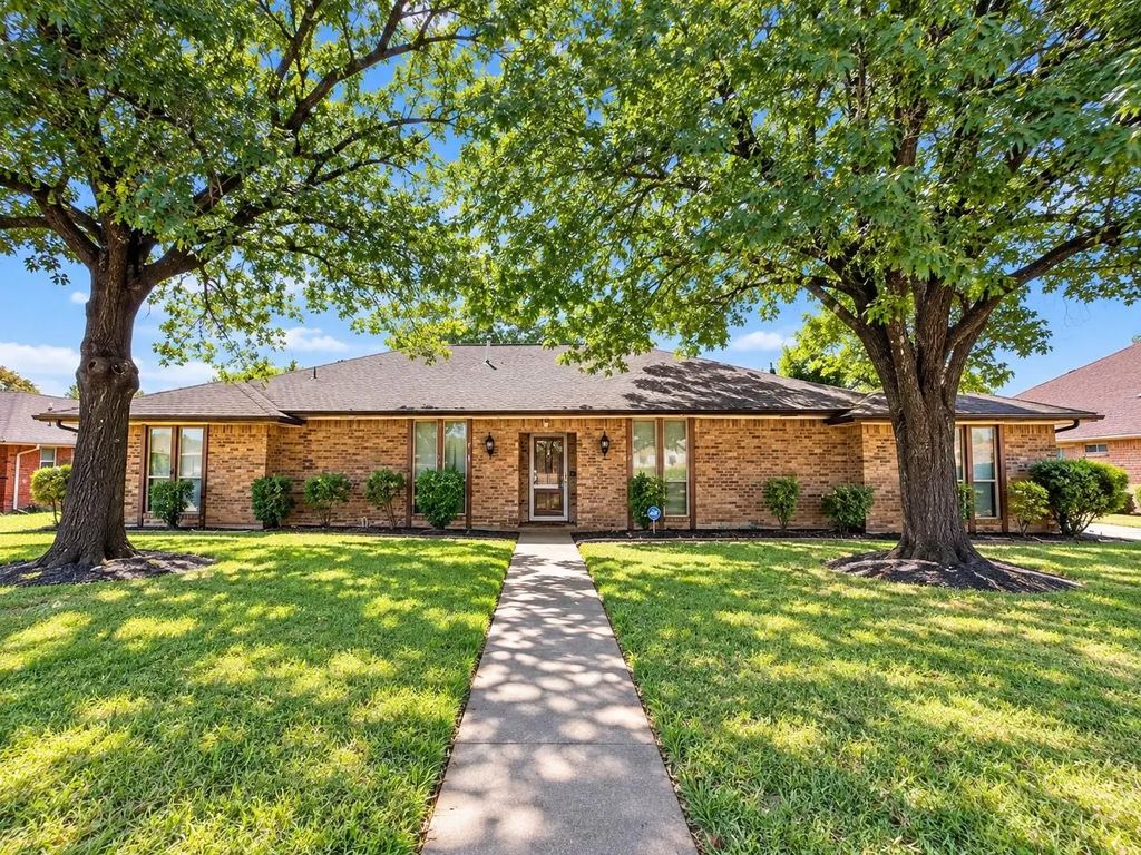 1128 Post Oak Lane, DeSoto