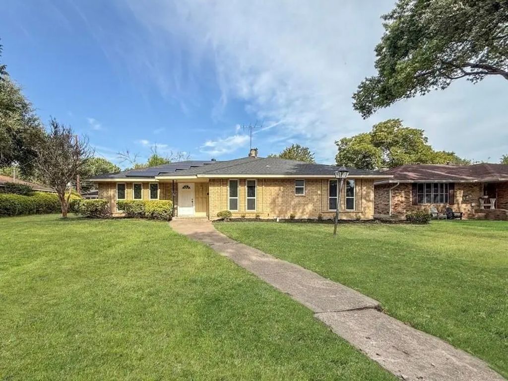 2147 Oak Valley Lane, Dallas