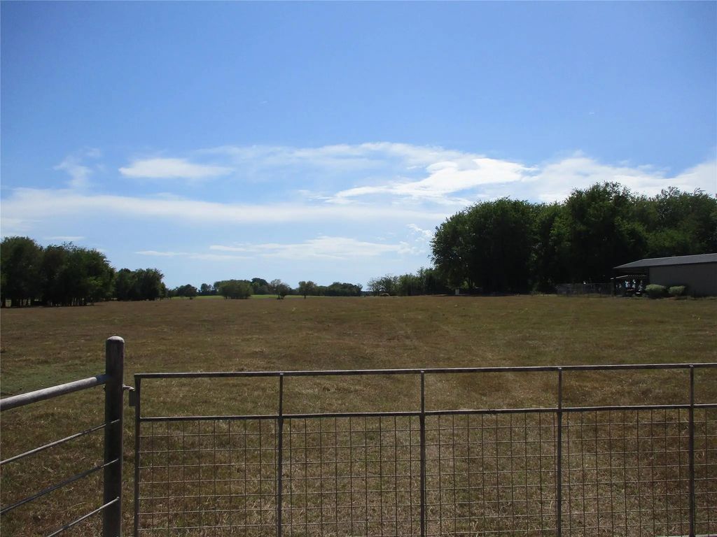 3366 E Fm 2795, Alba