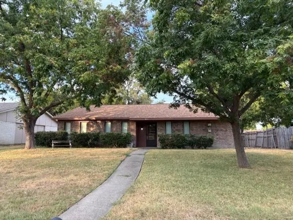 1909 Bosque Drive, Garland
