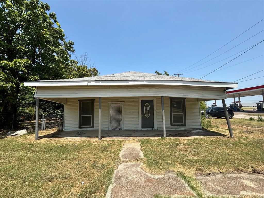 309 E Mowry Street, Crandall