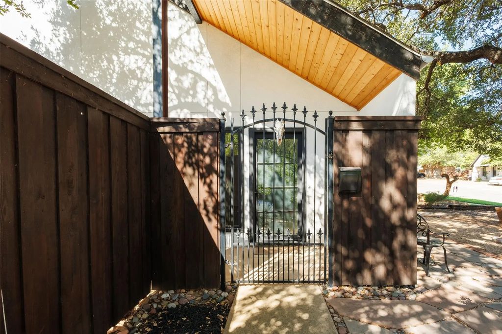 3701 W 5th Street, Fort Worth