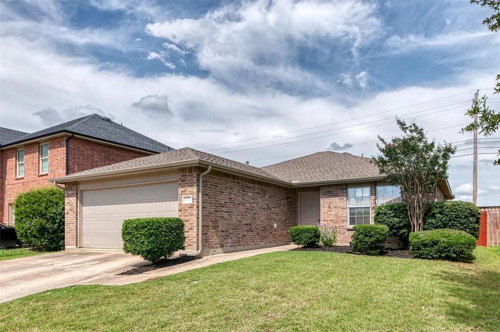 9020 Noontide Drive, Fort Worth