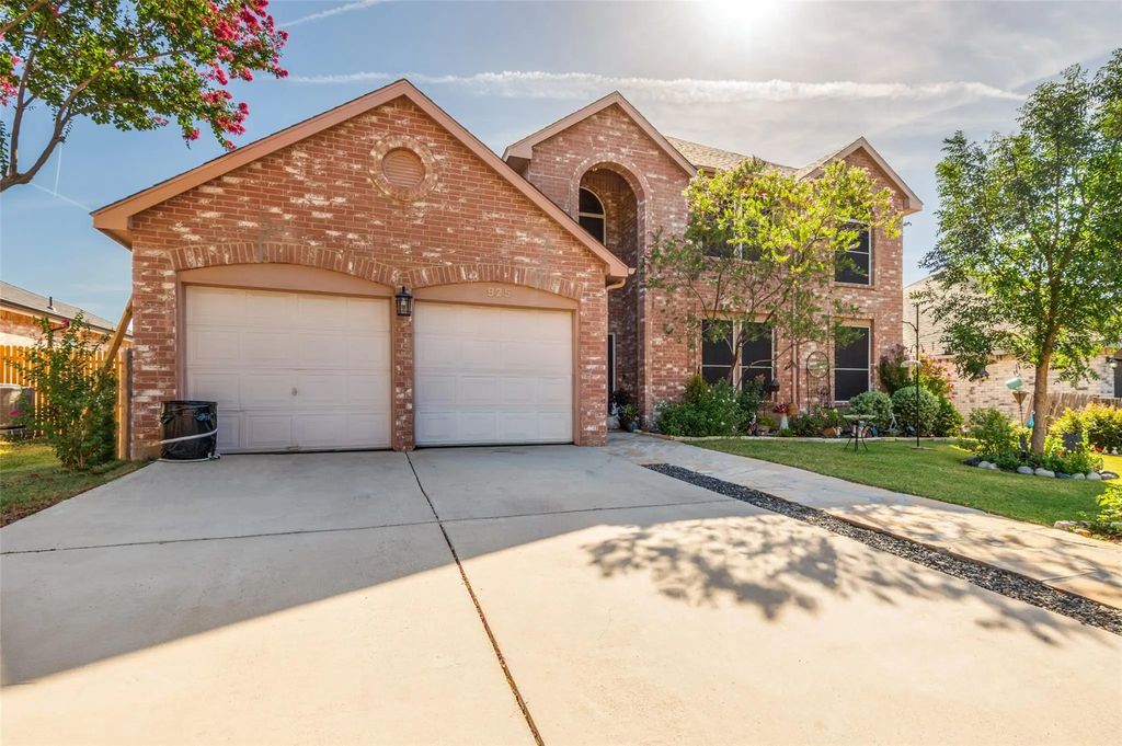 925 Rio Vista Lane, Arlington