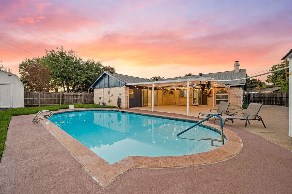 633 Lewis Drive, Hurst