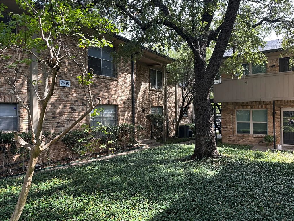 7939 Royal Lane 225, Dallas